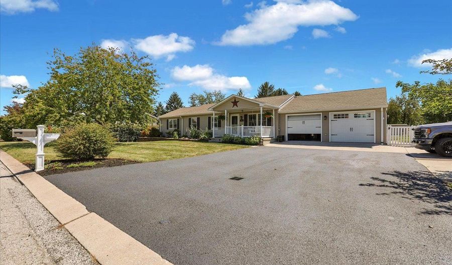 41 MICHELLE Way, Hanover, PA 17331 - 4 Beds, 3 Bath