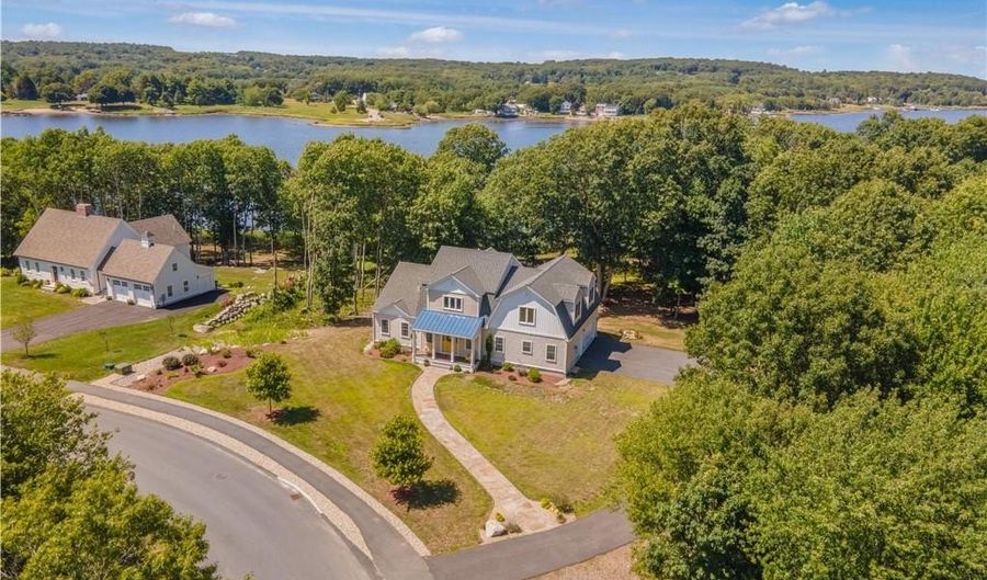 31 Ridge St, Berkley, MA 02779 - 3 Beds, 3 Bath