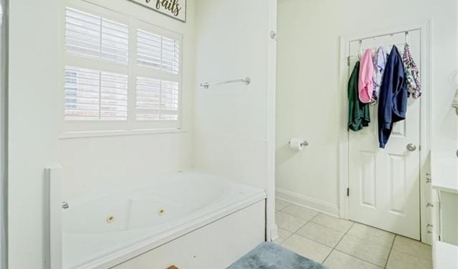 2959 NORTHBANK Dr, Baton Rouge, LA 70810 - 3 Beds, 2 Bath