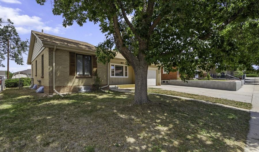2618 E 17TH St, Cheyenne, WY 82001 - 4 Beds, 2 Bath
