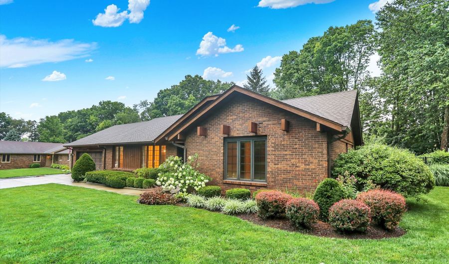 8537 Ridge Hill Dr, Indianapolis, IN 46217 - 3 Beds, 2 Bath