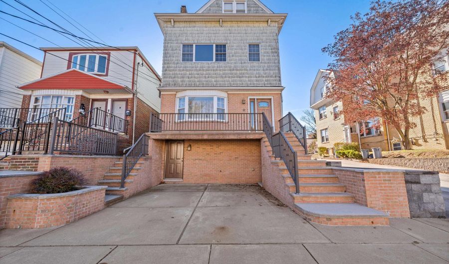 72 W 33RD St 2, Bayonne, NJ 07002 - 2 Beds, 1 Bath