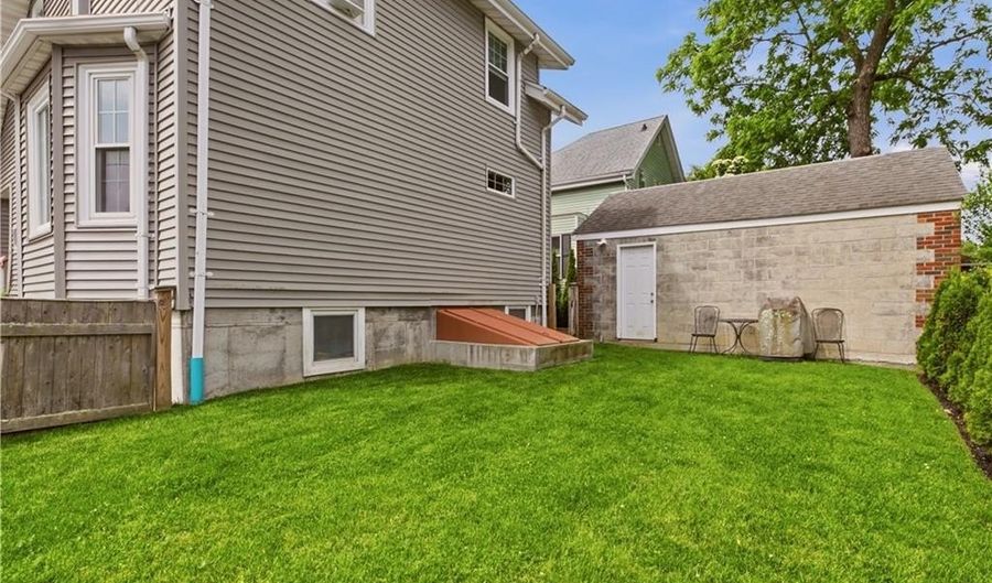 82 Van Zandt Ave, Newport, RI 02840 - 3 Beds, 2 Bath