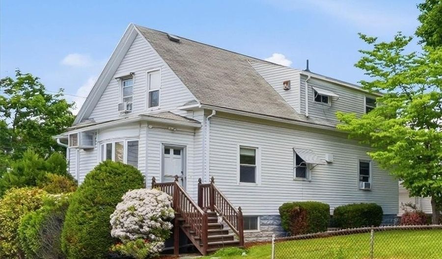 123 Oxford St, Cranston, RI 02920 - 3 Beds, 2 Bath