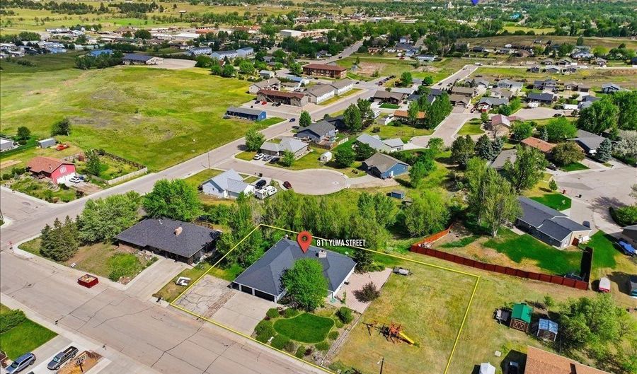 811 Yuma St, Belle Fourche, SD 57717 - 6 Beds, 3 Bath