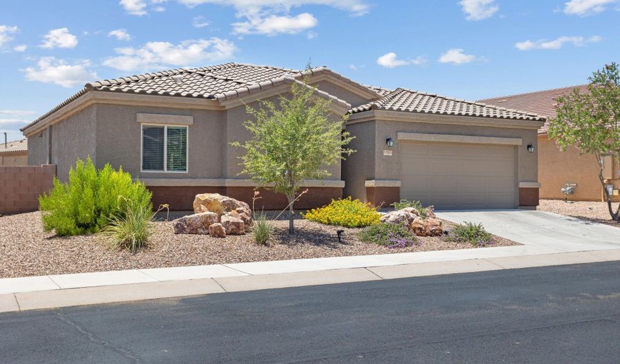 1061 W Valley Meadow Ln, Sahuarita, AZ 85629 - 3 Beds, 2 Bath