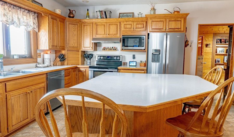 11709 130th St, Ackley, IA 50601 - 6 Beds, 2 Bath