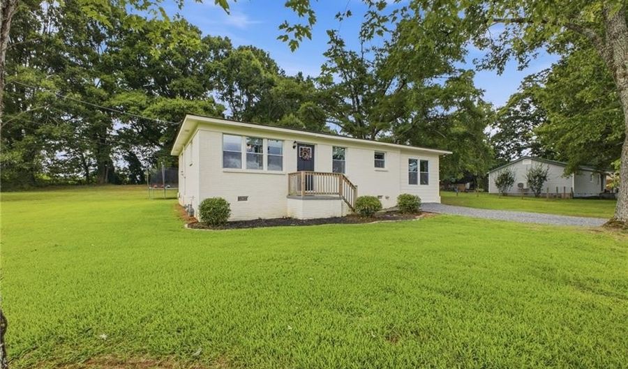 2398 Hall Station Rd NW, Adairsville, GA 30103 - 3 Beds, 2 Bath