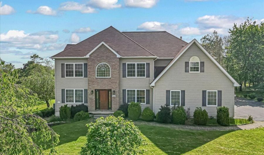 6 Reed Ct, Albrightsville, PA 18210 - 5 Beds, 4 Bath