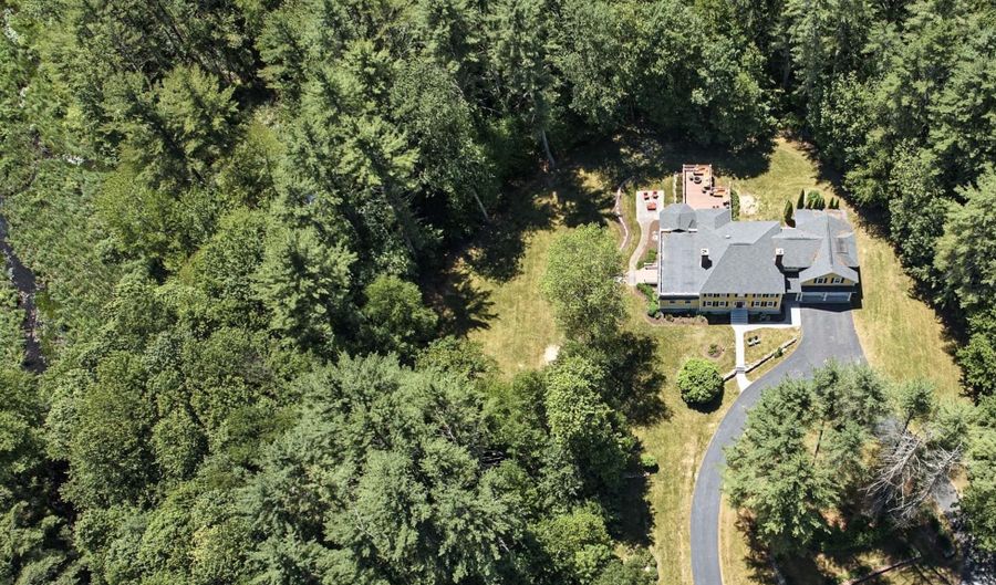 37 Magazine St, Bedford, NH 03110 - 5 Beds, 4 Bath