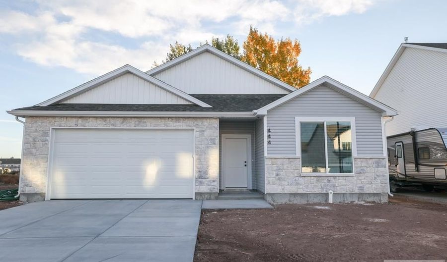 578 N Curlew Dr, Ammon, ID 83406 - 3 Beds, 2 Bath