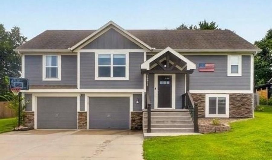 16913 Juniper Dr, Basehor, KS 66007 - 5 Beds, 3 Bath