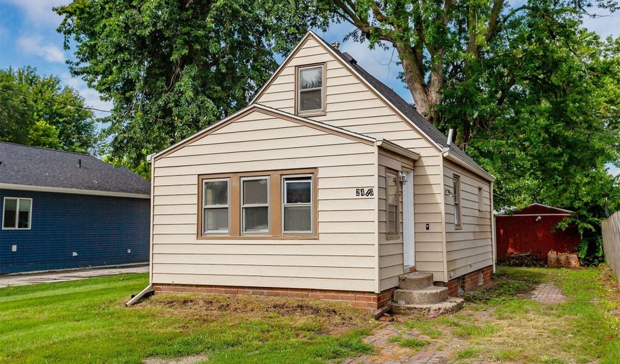 2416 E 38th Ct, Des Moines, IA 50317 - 1 Beds, 1 Bath