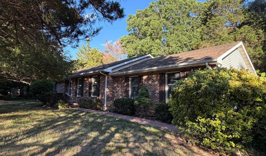 1324 WALNUT SHADE Rd, Dover, DE 19901 - 3 Beds, 2 Bath