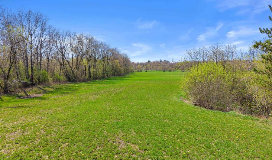10712 COUNTY ROAD B, Amherst, WI 54406 - 2 Beds, 2 Bath