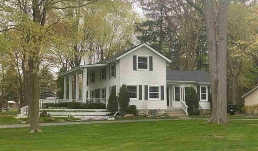 22601 W Main St, Armada, MI 48005 - 4 Beds, 4 Bath