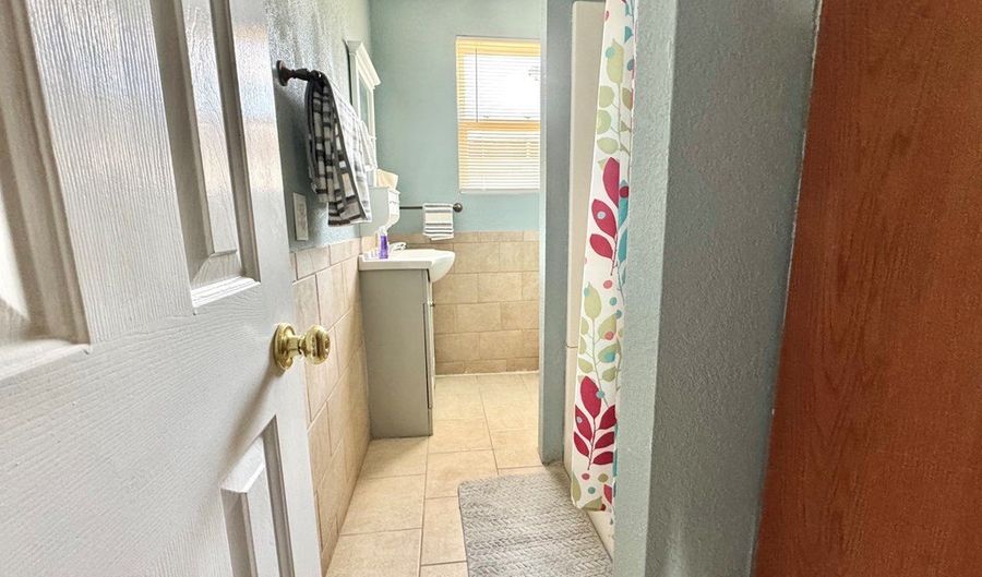 111 NE Ave D, Andrews, TX 79714 - 2 Beds, 1 Bath