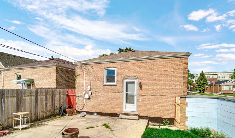 4901 S Keating Ave, Chicago, IL 60632 - 3 Beds, 2 Bath