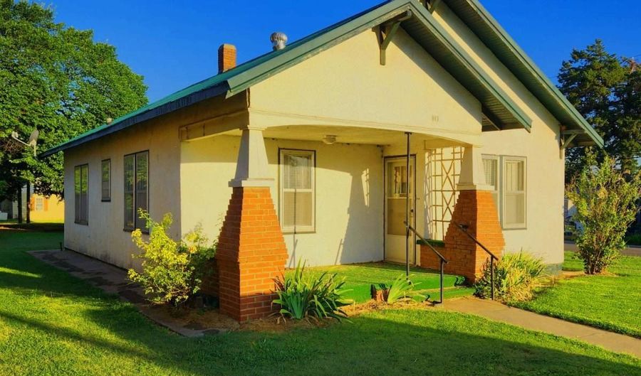803 2nd St, Alva, OK 73717 - 2 Beds, 1 Bath