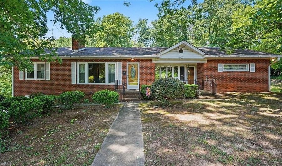 807 E Salisbury St, Asheboro, NC 27203 - 3 Beds, 2 Bath