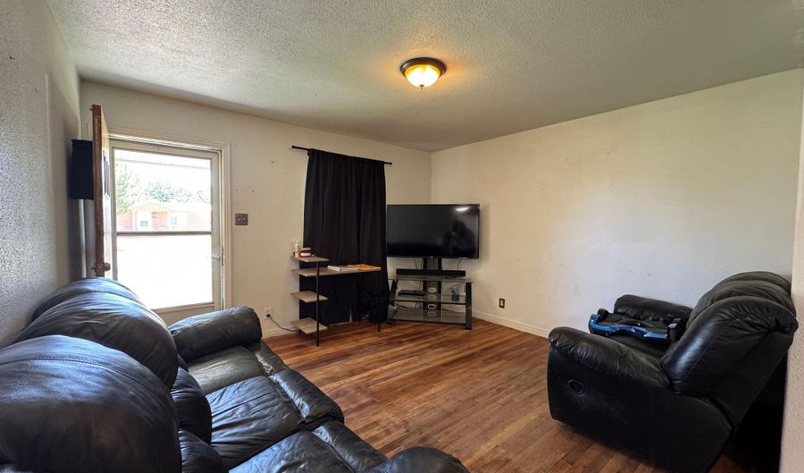 507 N Third St, Carlsbad, NM 88220 - 3 Beds, 1 Bath