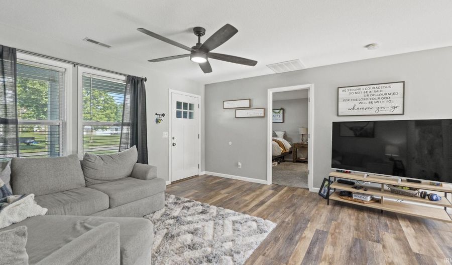 1704 Dallas St, Auburn, IN 46706 - 3 Beds, 2 Bath