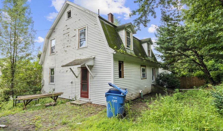 41 Old Farms Rd, Avon, CT 06001 - 7 Beds, 3 Bath
