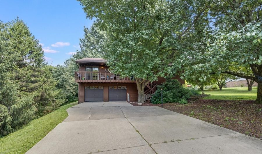 8261 Fair Meadows Dr, Aurora, IN 47001 - 3 Beds, 3 Bath