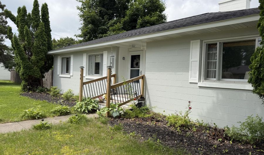 194 N Oliver St, Alpena, MI 49707 - 2 Beds, 1 Bath