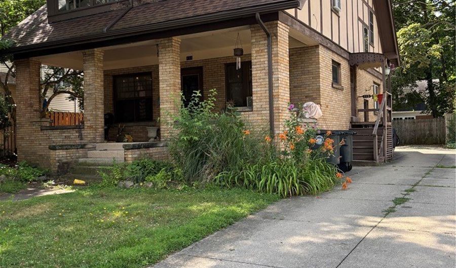 111 S Rose Blvd, Akron, OH 44302 - 5 Beds, 3 Bath