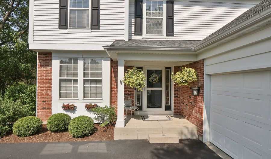 8 Hithergreen Ct, Algonquin, IL 60102 - 4 Beds, 4 Bath