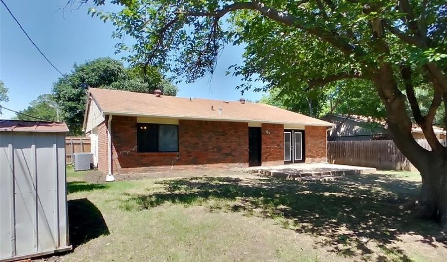 413 S Willow St, Mansfield, TX 76063 - 3 Beds, 2 Bath