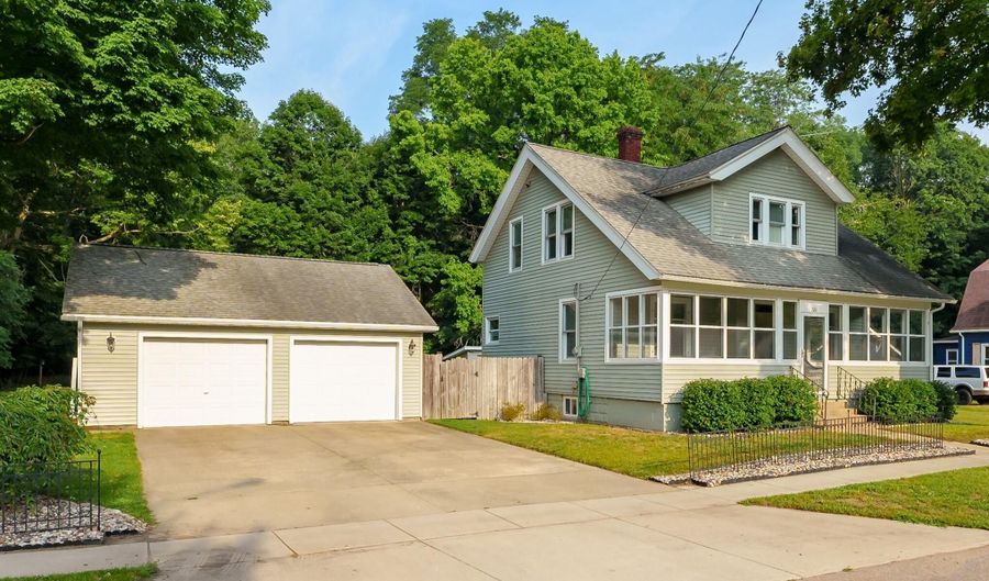 200 Highland Ave, Allegan, MI 49010 - 2 Beds, 2 Bath