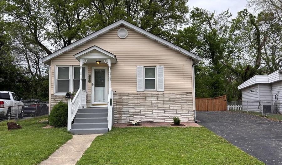 2918 Hillcrest Ave, Alton, IL 62002 - 2 Beds, 2 Bath