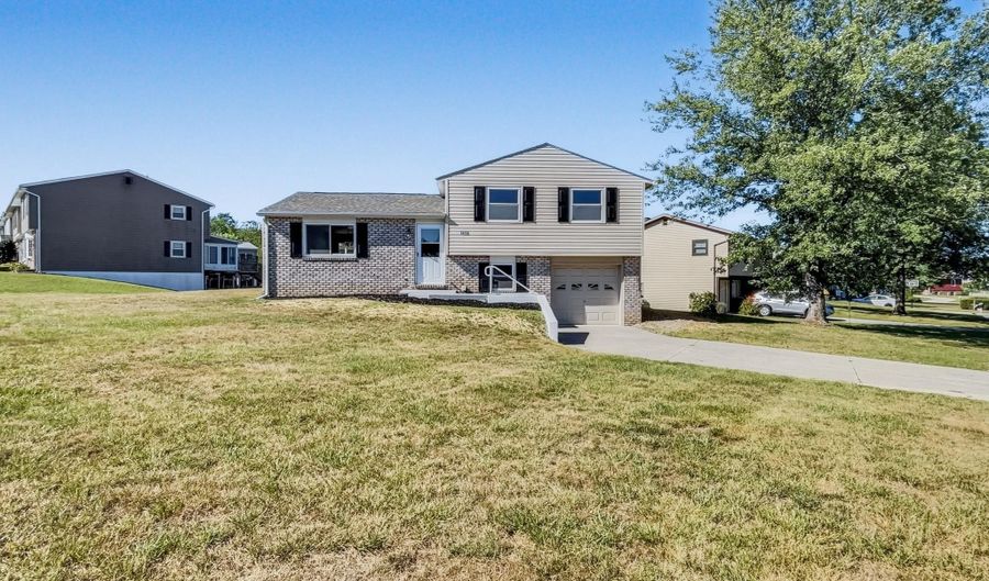 1698 DOUGLAS Dr, Carlisle, PA 17013 - 3 Beds, 1 Bath