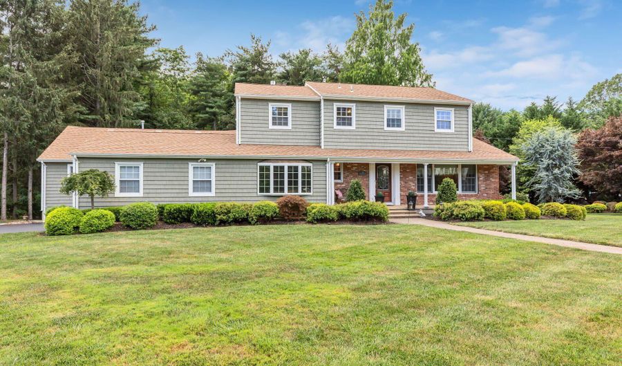 44 Devonshire Ct, Middletown, NJ 07748 - 5 Beds, 4 Bath
