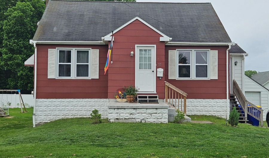 11 SIMPSON St, Harrington, DE 19952 - 3 Beds, 2 Bath