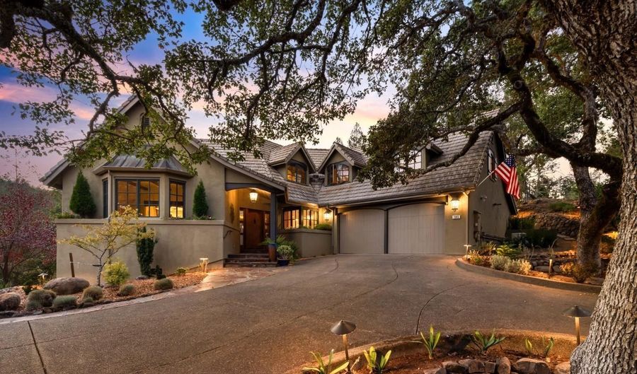 1105 White Oak Dr, Santa Rosa, CA 95409 - 3 Beds, 4 Bath