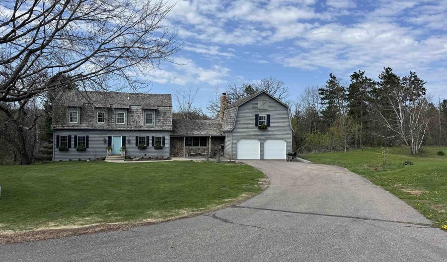 8716 FOUNTAIN GROVE Rd, Amherst, WI 54406 - 5 Beds, 4 Bath
