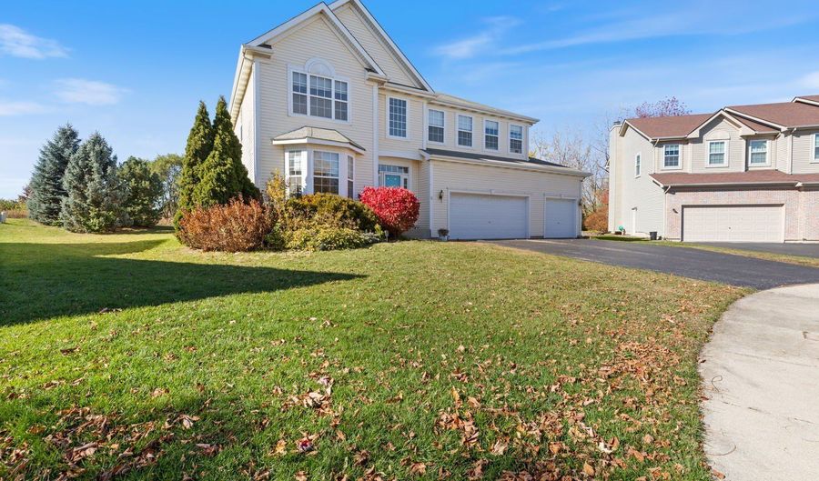 9 Lake Plumleigh Ct, Algonquin, IL 60102 - 4 Beds, 3 Bath