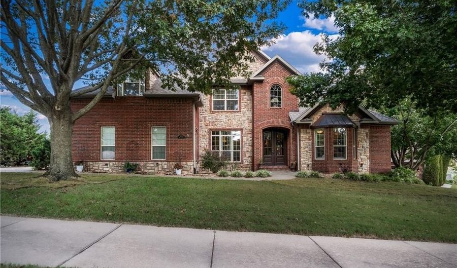 3702 Mountainview Rd, Bentonville, AR 72712 - 4 Beds, 4 Bath