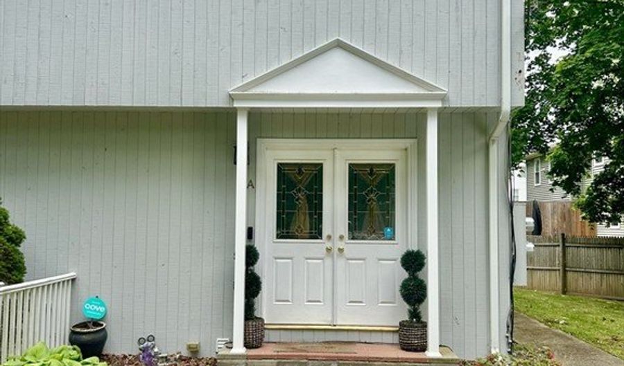 11 Carpenter Ave A, Attleboro, MA 02703 - 2 Beds, 2 Bath