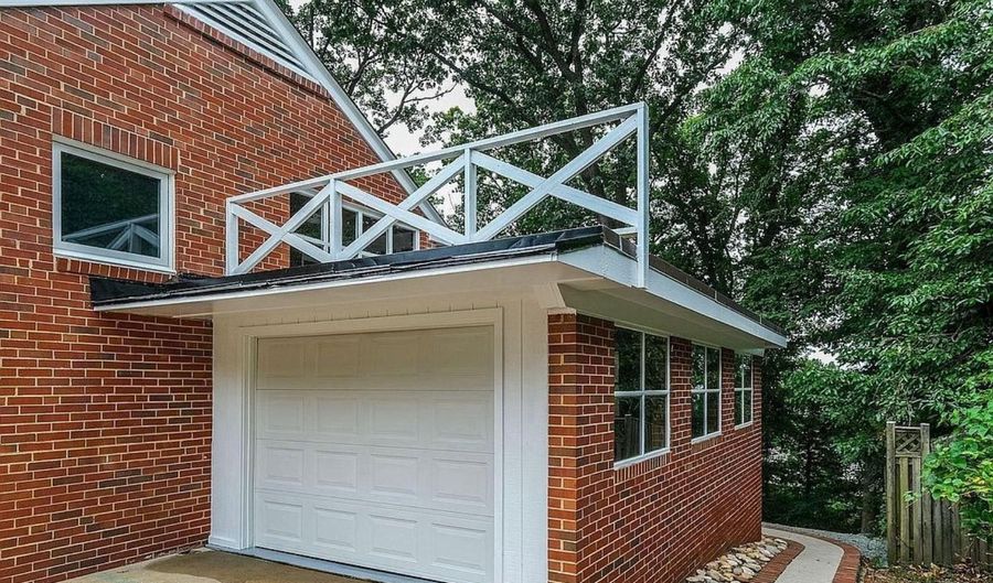 2356 S PIERCE St, Arlington, VA 22202 - 4 Beds, 3 Bath