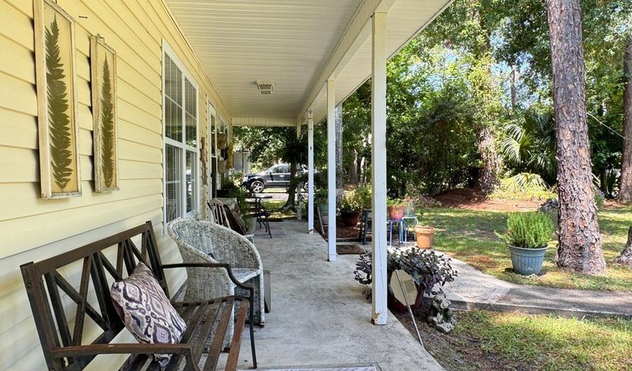 318 Earl King St, Apalachicola, FL 32320 - 3 Beds, 2 Bath