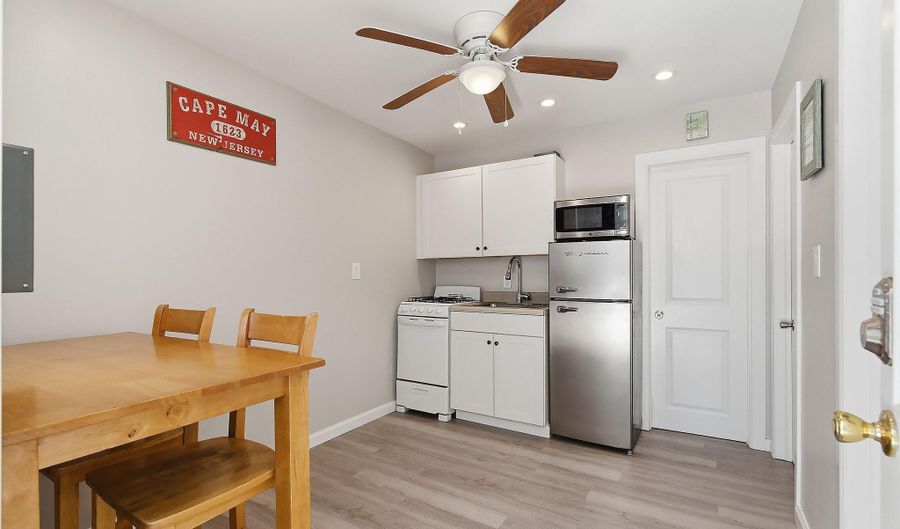 206 16th Ave Rear Summer, Belmar, NJ 07719 - 2 Beds, 1 Bath