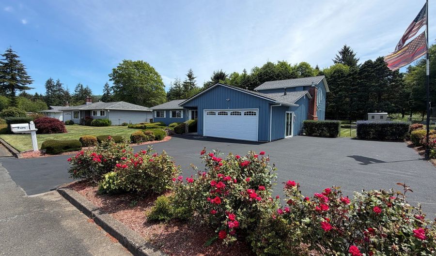 41976 WICKIUP TERRACE Ln, Astoria, OR 97103 - 4 Beds, 2 Bath