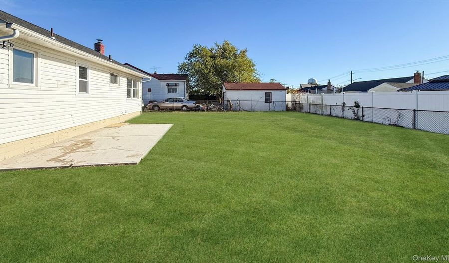 3 Beta Dr, Amityville, NY 11701 - 3 Beds, 1 Bath