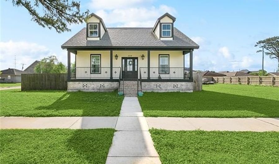229 JAGUAR Dr, Arabi, LA 70032 - 3 Beds, 2 Bath