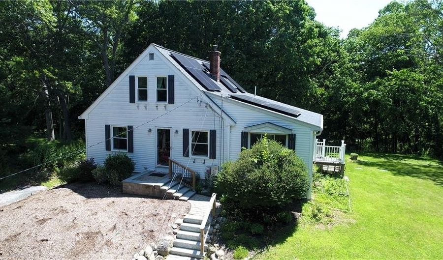 61 Abbotts Crossing Rd, Coventry, RI 02816 - 3 Beds, 1 Bath