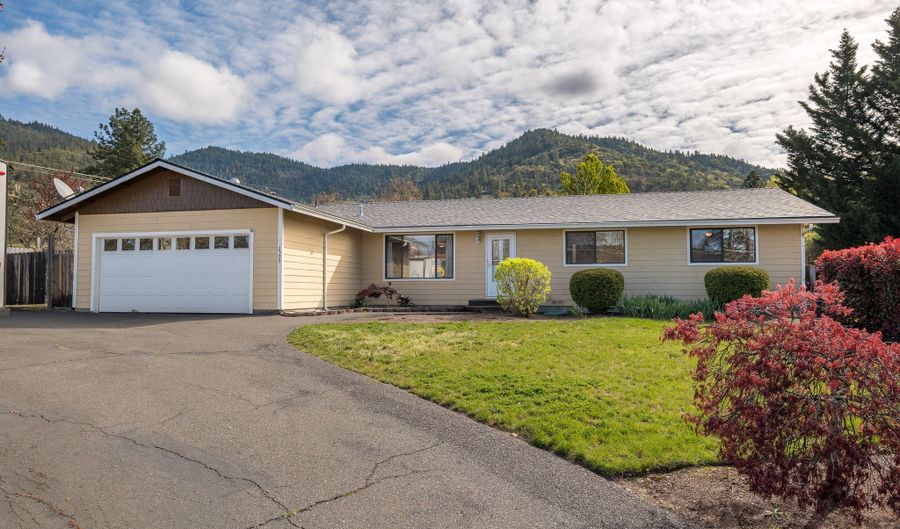 2399 Scoville Rd, Grants Pass, OR 97526 - 3 Beds, 2 Bath